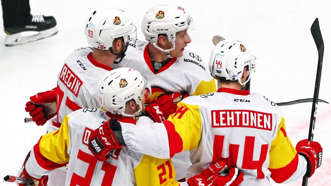 Хоккеисты ФК «Йокерит»