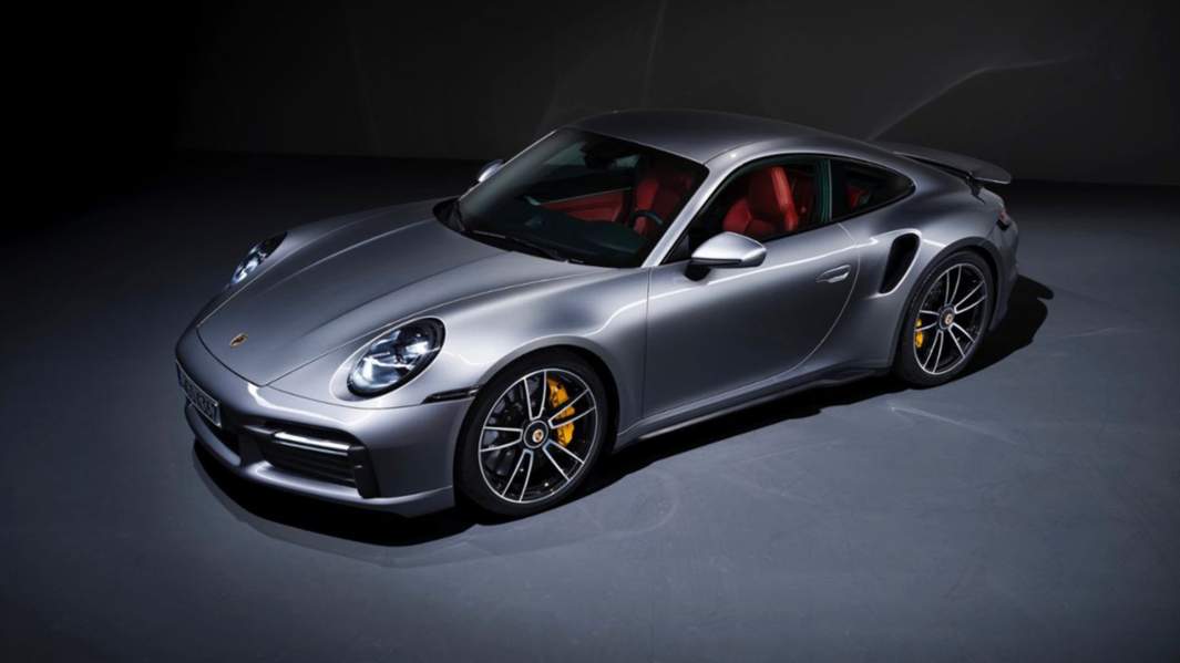 Цены на новый Porsche 911 Turbo S в России начинаются от 15,5 млн рублей