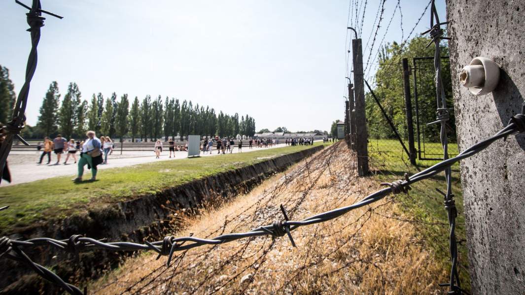 Концентрационный лагерь Дахау был нацистским концентрационным лагерем недалеко от города Дахау в Мюнхене, Германия