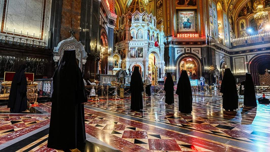  Во время пасхального богослужения в Храме Христа Спасителя 