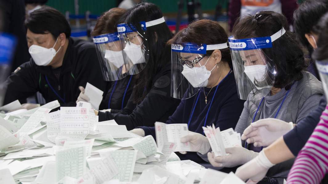 Подсчет голосов после выборов в Южной Корее 