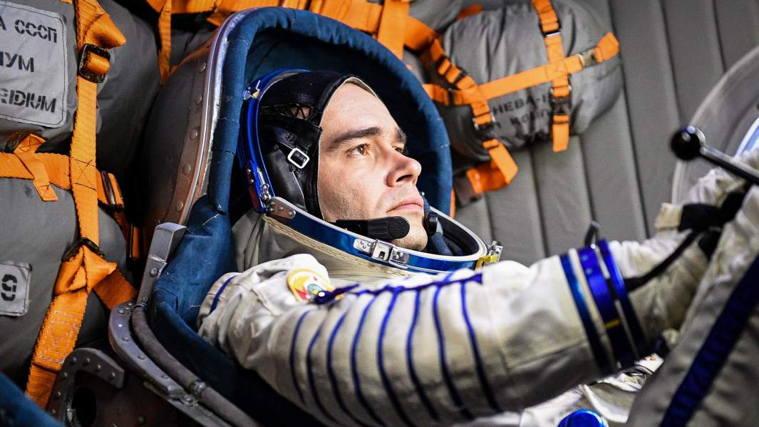 Кадр из фильма «Спутник»