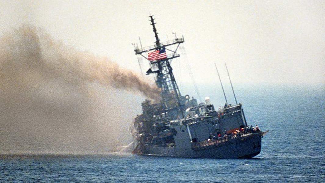 Фрегат ВМС США «Stark» после попадания в него ракеты «Экзосет». 17 мая 1987 года