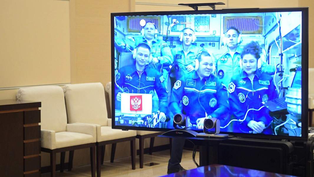 Сеанс связи с экипажем МКС