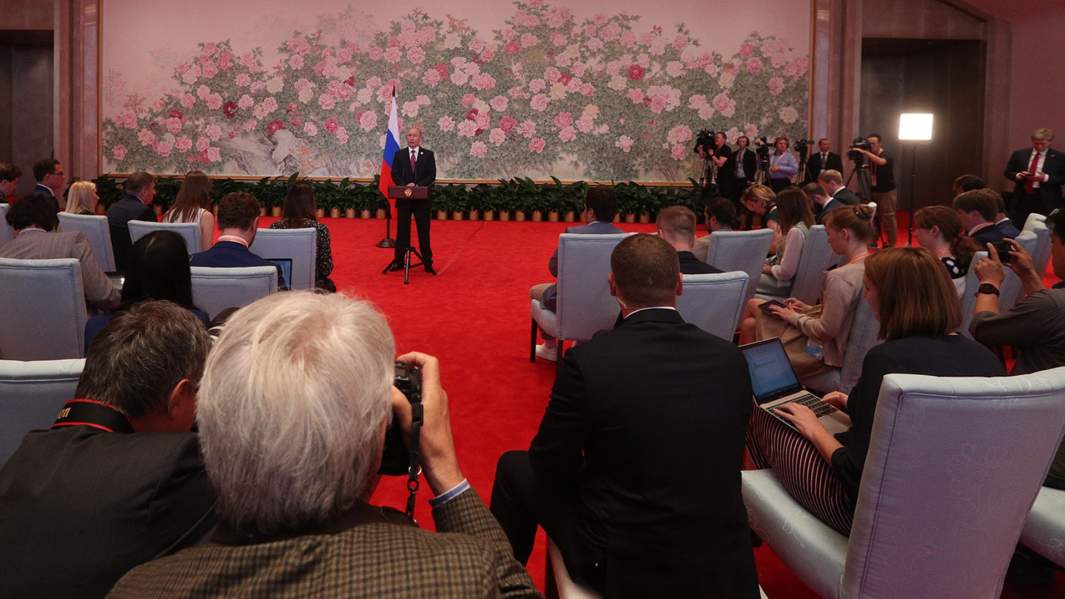 Президент РФ Владимир Путин во время саммита ШОС