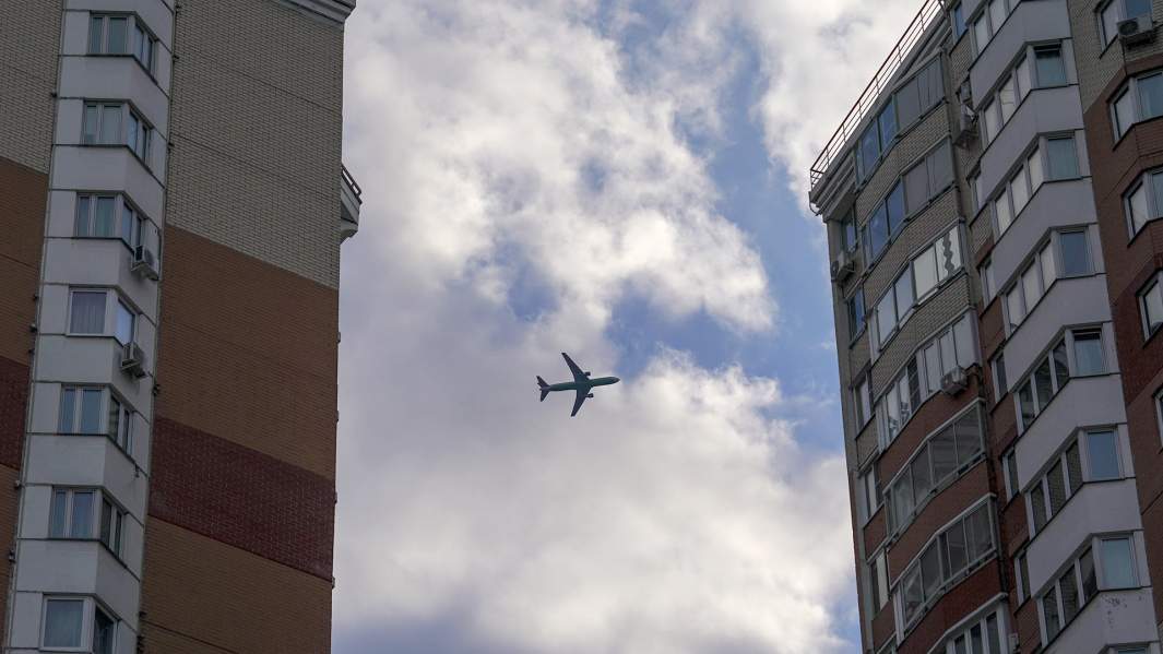 самолет небо новостройки
