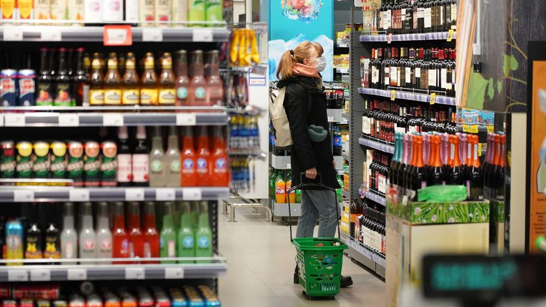 Алкогольная пауза: россияне сокращают покупки спиртного во время эпидемии