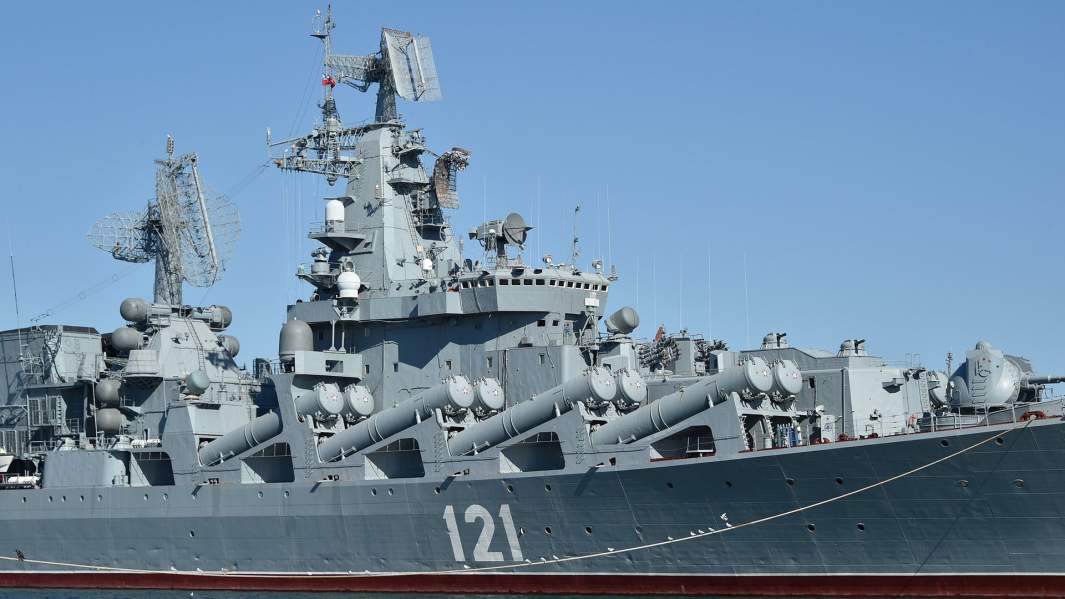 Поднимут ли крейсер москва. 04. Крейсер москва 14 апреля 2022. Крейсер москва затонул 2022. Поднимут ли крейсер москва.