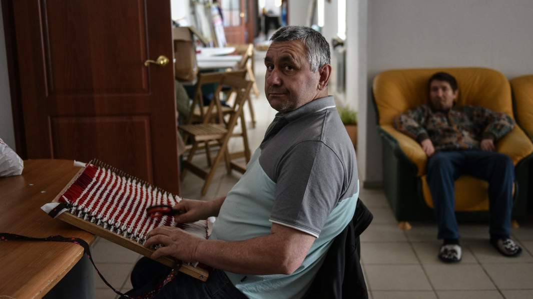 Один из постояльцев дома трудолюбия