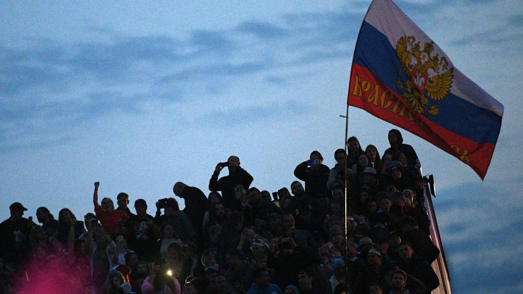 Зрители на фестивале Нашествие