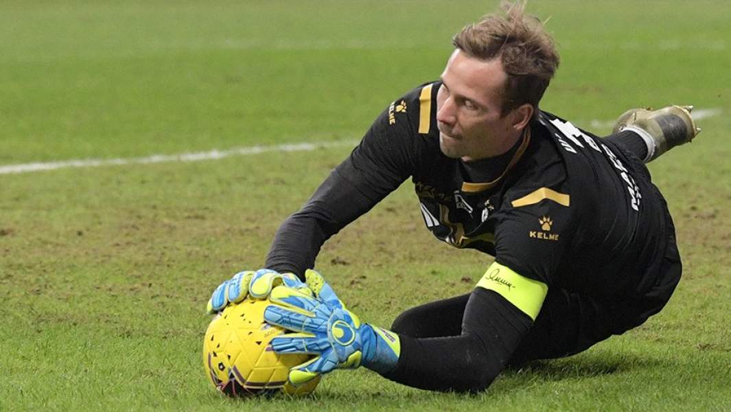 Вратарь ФК «Динамо» Антон Шунин в матче 21-го тура чемпионата России по футболу среди клубов Премьер-лиги между ФК «Динамо» и ФК «Тамбов»