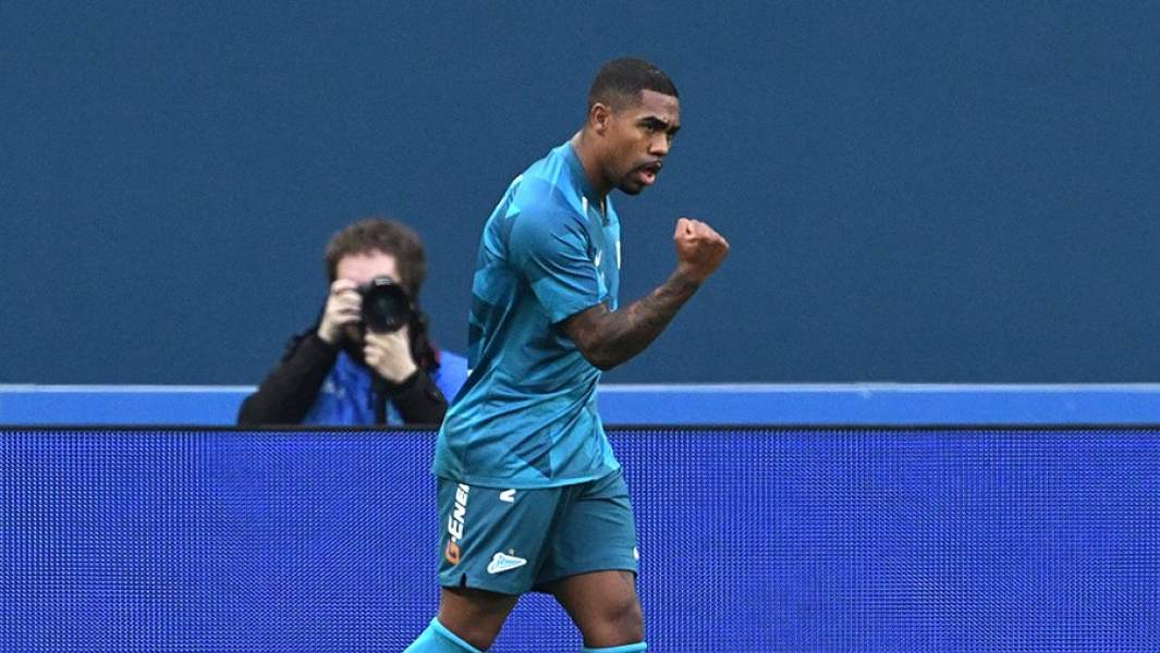 Игрок «Зенита» Дуглас дос Сантос в матче 22-го тура чемпионата России по футболу среди клубов Премьер-лиги между командами ФК «Зенит» и ФК «Урал» 