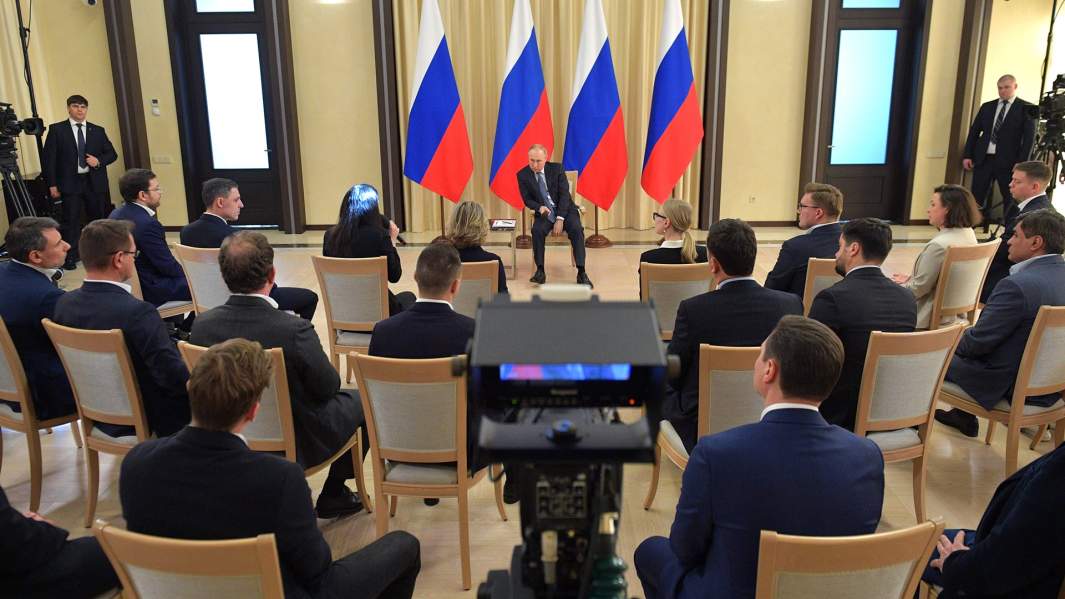 Владимир Путин во время встречи с представителями предпринимательского сообщества