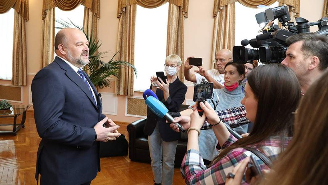 Игорь Орлов во время интервью представителям СМИ