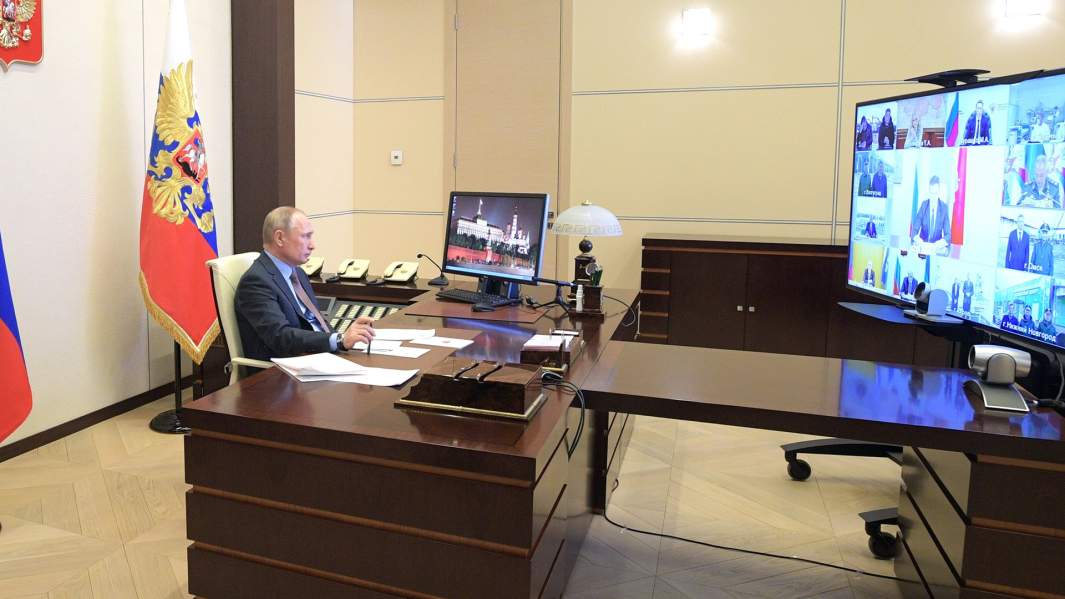 Президент РФ Владимир Путин во время видеоконференции