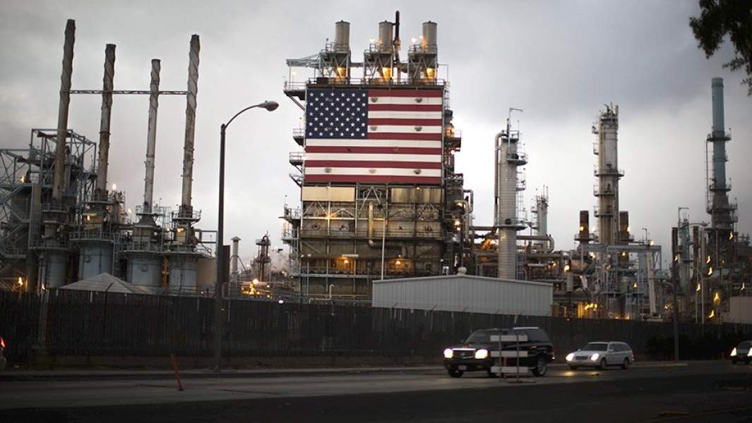 Нефтеперерабатывающий завод Tesoro в Лос-Анджелесе, США