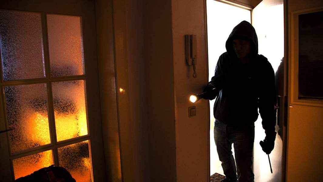 Грабитель в квартире