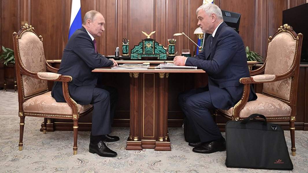 Президент России Владимир Путин и Владимир Уйба