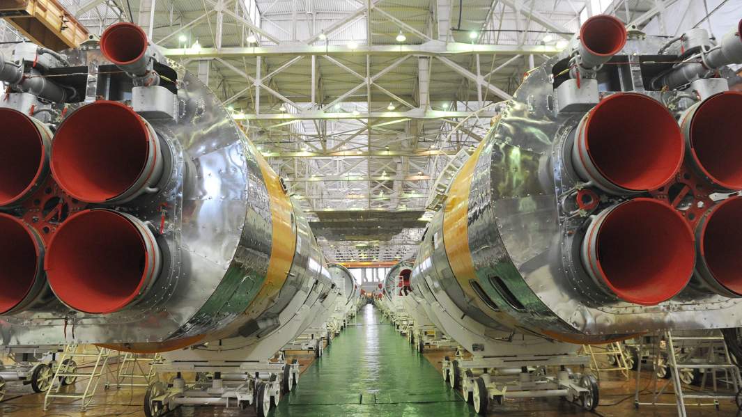 Ракета-носитель «Союз-2» в цехе общей сборки