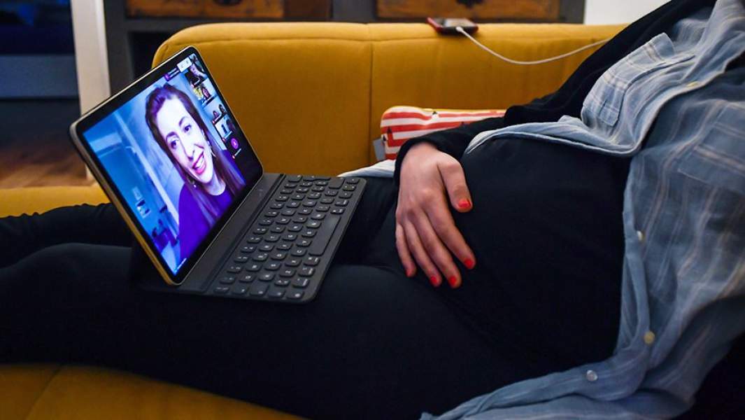 Беременная девушка