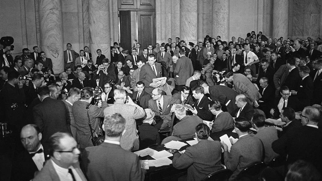 Фрэнсис Пауэрс во время свидетельствования о его полете над Советским Союзом, который завершился падением. Вашингтон, 6 марта 1962 года