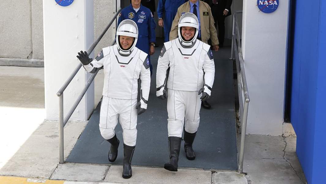 Астронавты  Даглас  Хёрли и Роберт Бенкен 