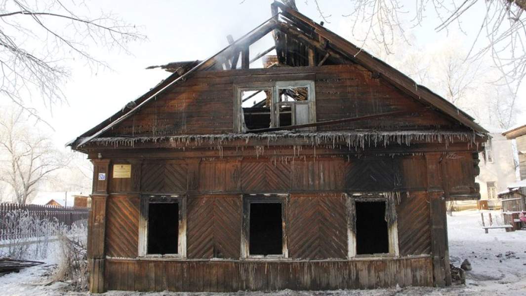 Жилой одноэтажный дом из комплекса жилых домов Мухиных после пожара