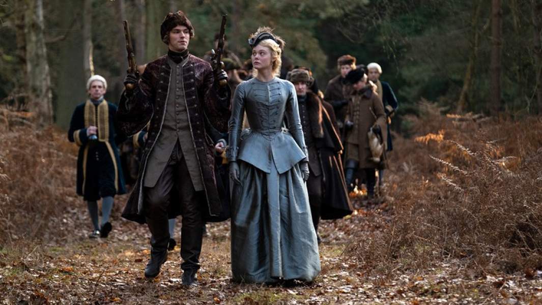 Кадр из сериала «Великая» с Эль Фаннинг в роли Екатерины II