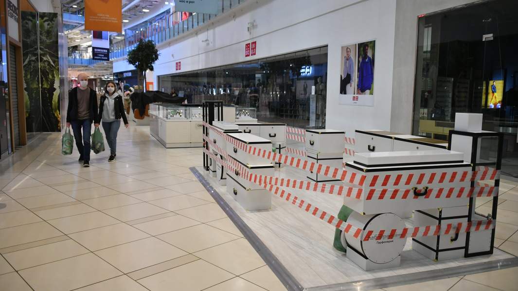 Закрытые магазины в торговом центре