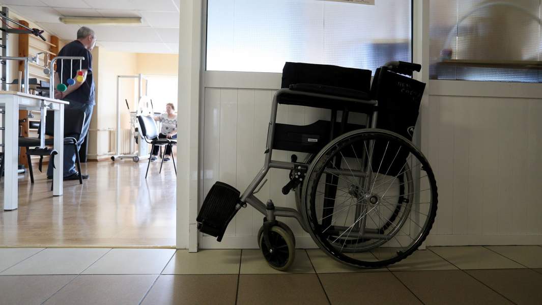 кресло инвалид