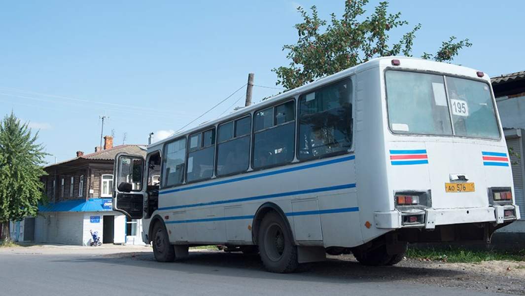 Городской автобус в городе Чекалин