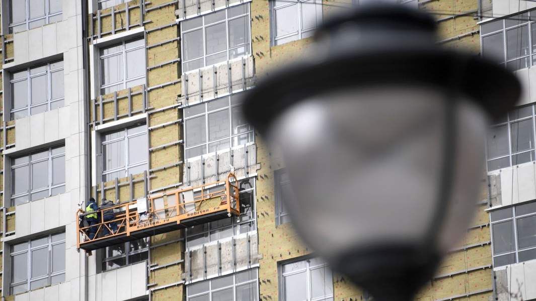 стройка рабочие москва