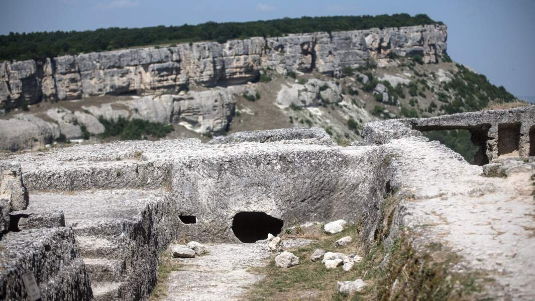 Средневековый город-крепость Чуфут-Кале в Крыму