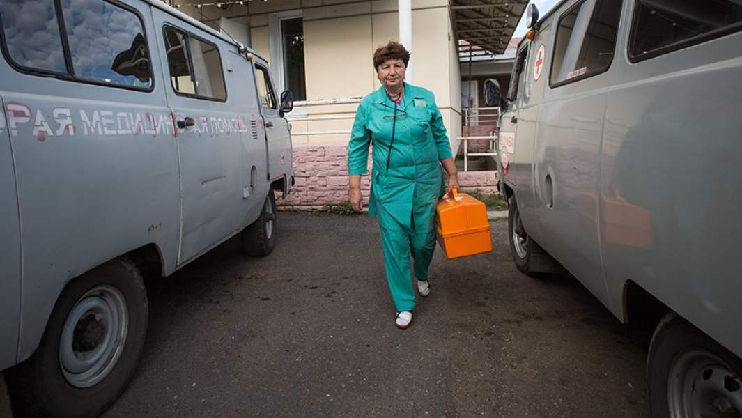 Врач сельской скорой помощи