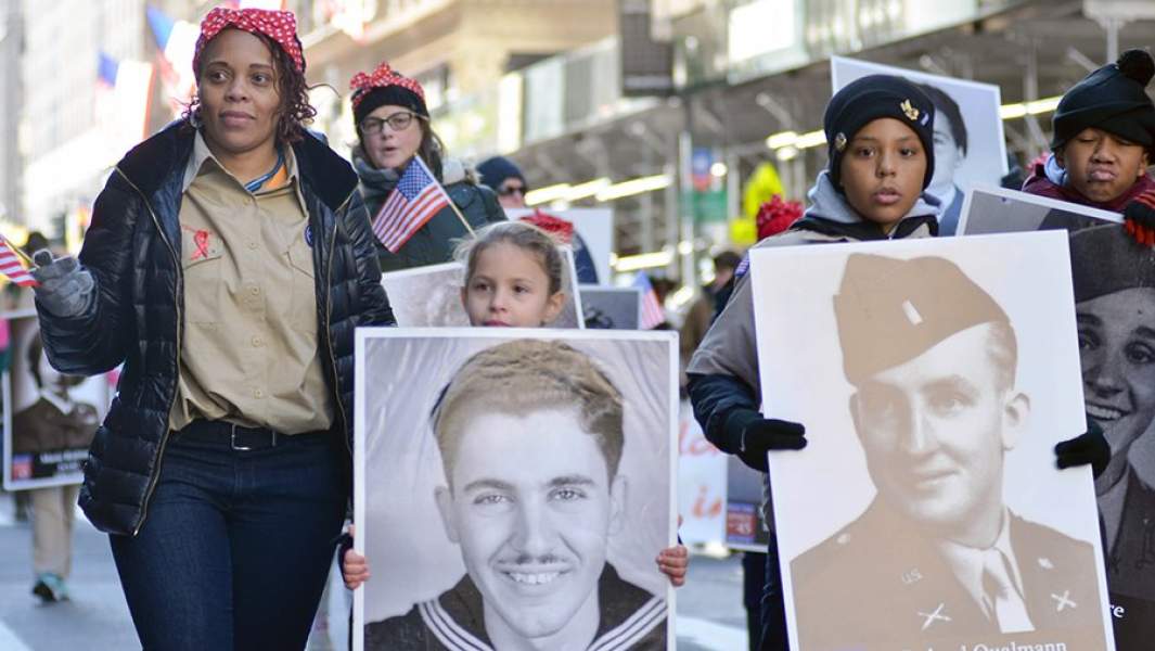 Парад в честь Дня ветеранов в Нью-Йорке