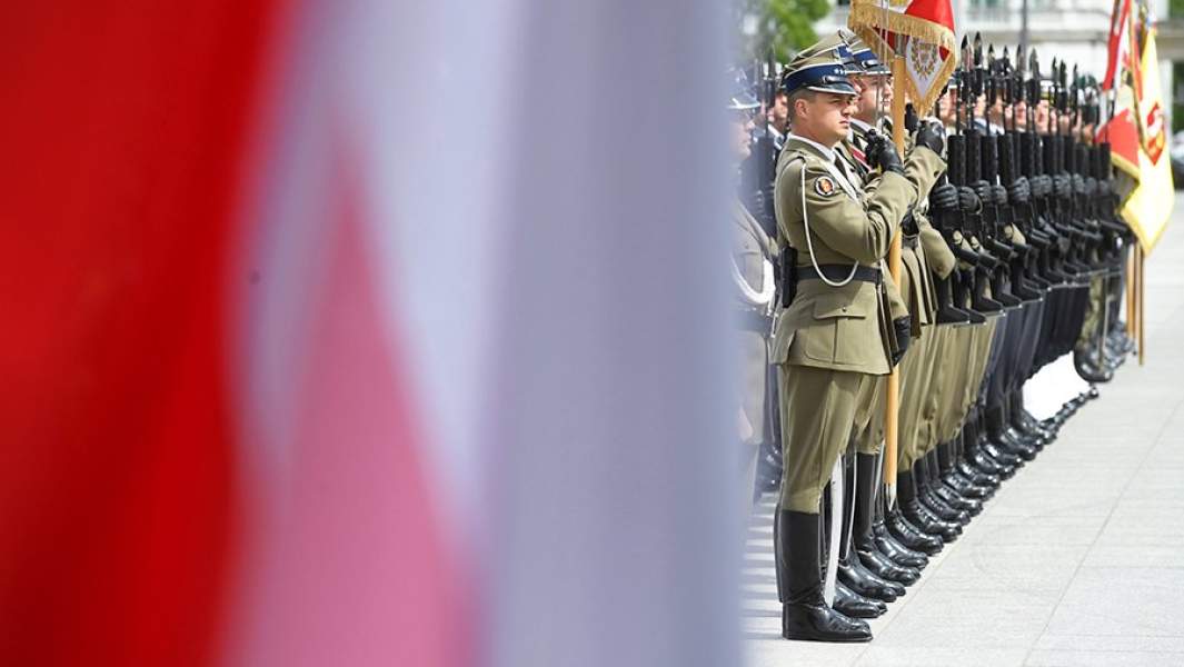 Военнослужащие принимают участие в праздновании 74-й годовщины победы во Второй мировой войне