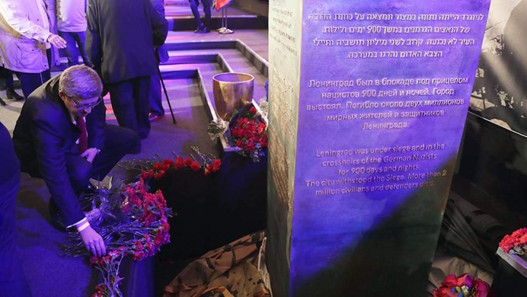 Фрагмент памятника жителям и защитникам блокадного Ленинграда «Свеча памяти»