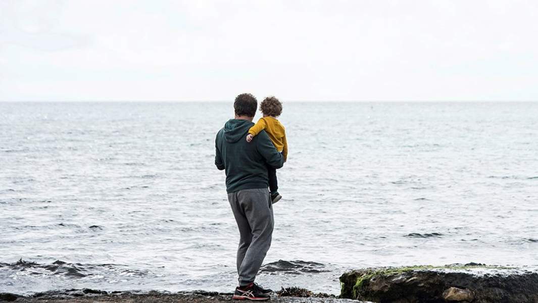 отец с ребенком