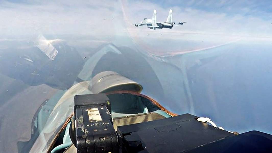 Экипажи фронтовых бомбардировщиков Су-30СМ морской авиации Балтийского флота в ходе плановых тренировок отработали условное нанесение ударов авиационными средствами поражения по надводным целям в морских полигонах в Балтийском море