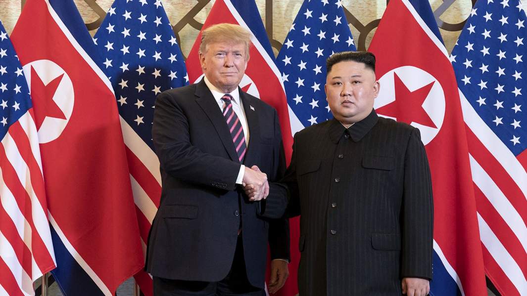 Президент США Дональд Трамп и северокорейский лидер Ким Чен Ын, Ханой, Вьетнам 