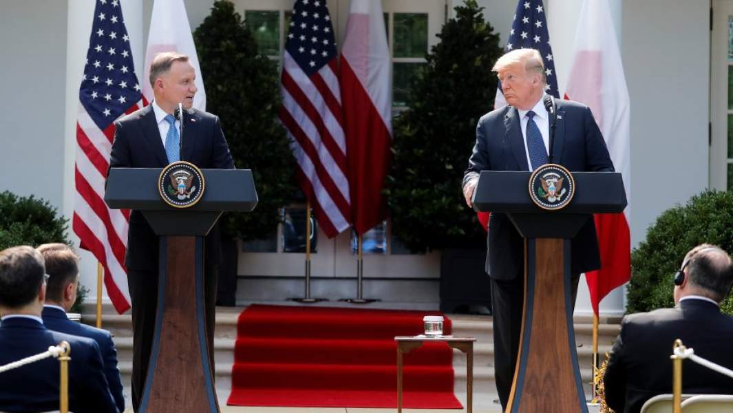 Президент Польши Анджей Дуда и президент США Дональд Трамп на совместной пресс-конференции на лужайке у Белого дома в Вашингтоне. 24 июня 2020 года