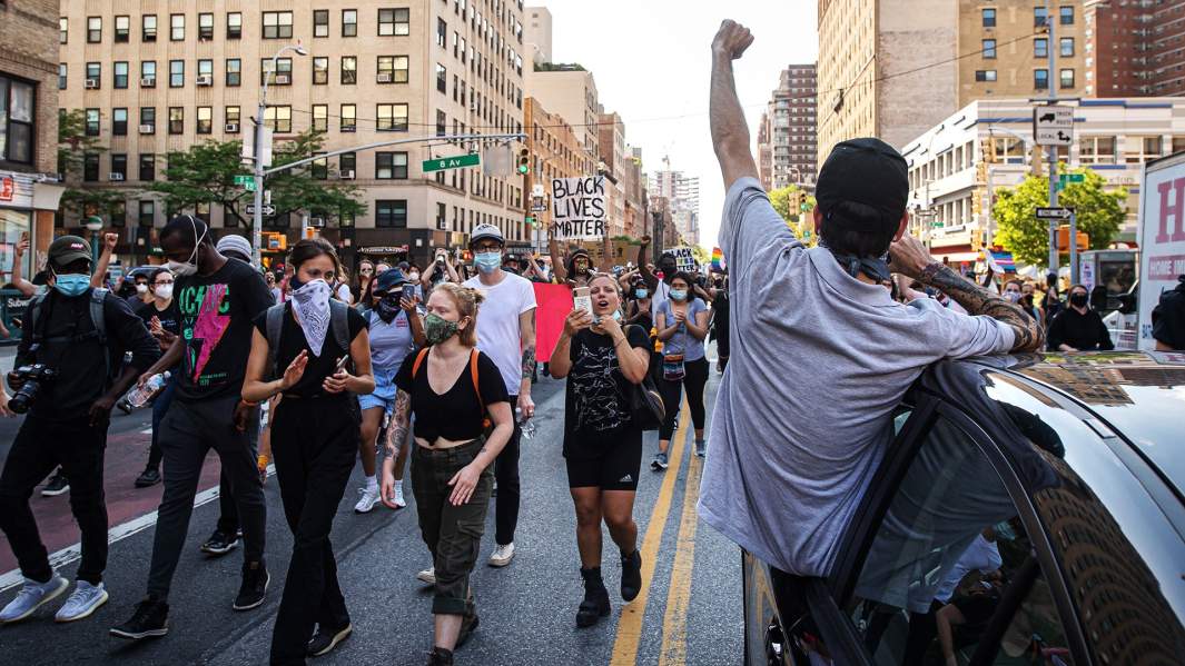 Сканируй это: как участники протестов в США пытаются себя обезопасить