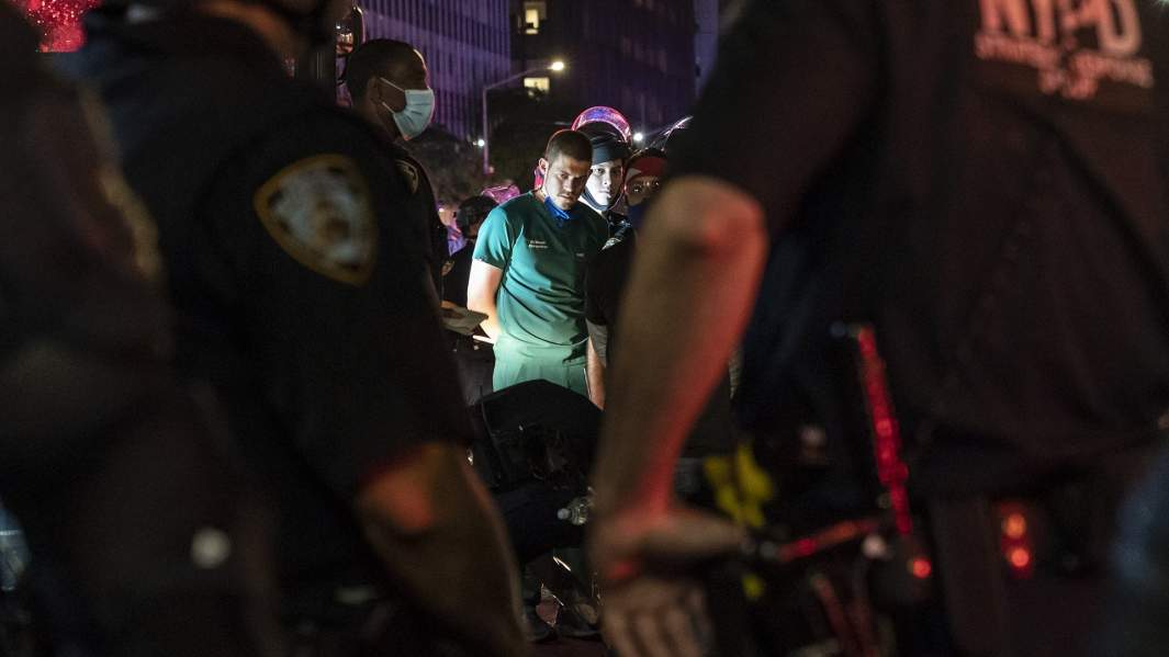 Сканируй это: как участники протестов в США пытаются себя обезопасить