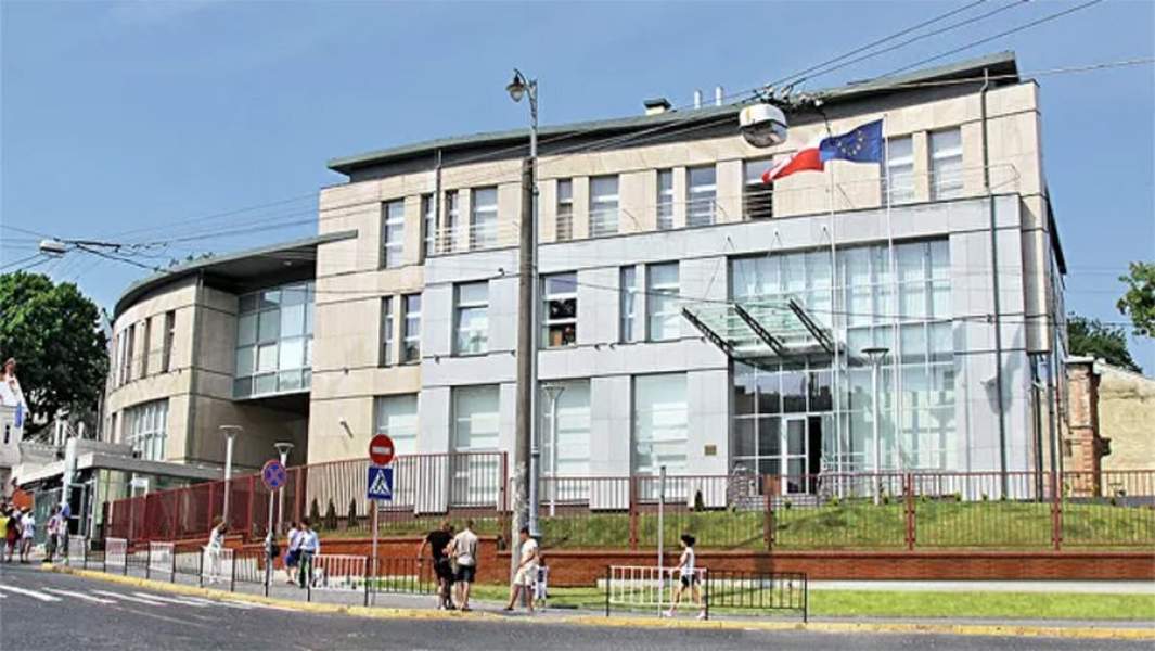 Здание польского консульства во Львове, Украина