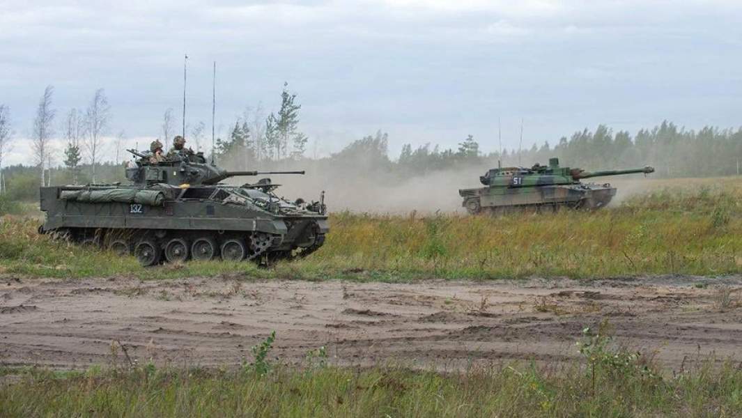 Учения танковой бригады вооруженных сил Франции