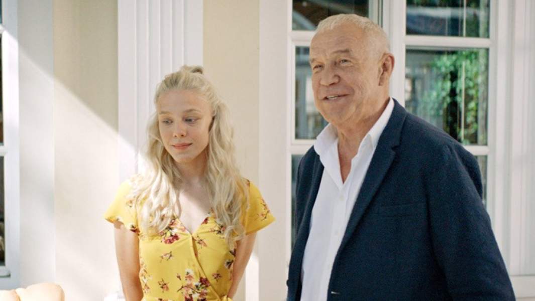 Актриса Алена Михайлова и актер Сергей Гармаш в фильме «Люби их всех»