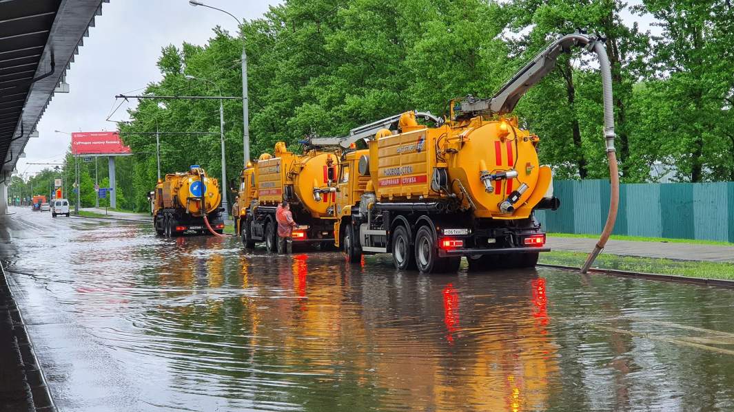 Устранение последствий подтоплений на улицах столицы 