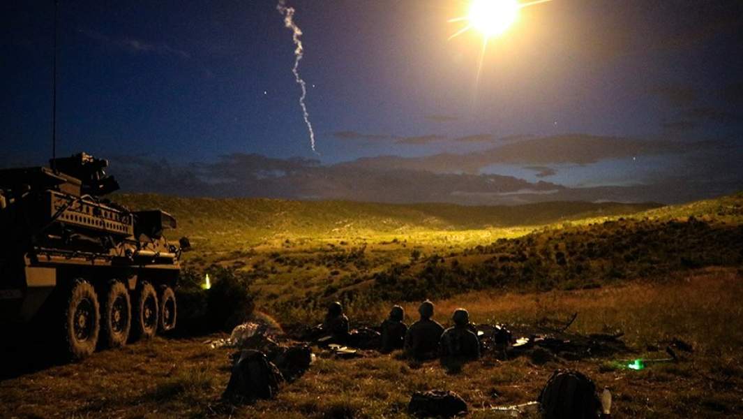 Солдаты армии США во время отработки ночного наступления