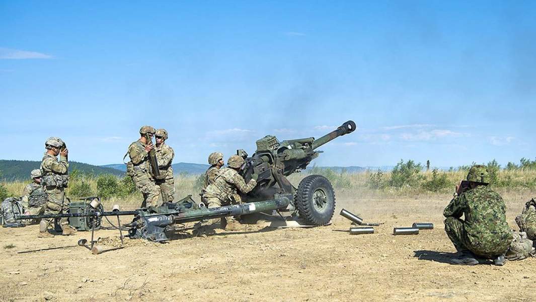 Артиллеристы армии США на учениях на Аляске