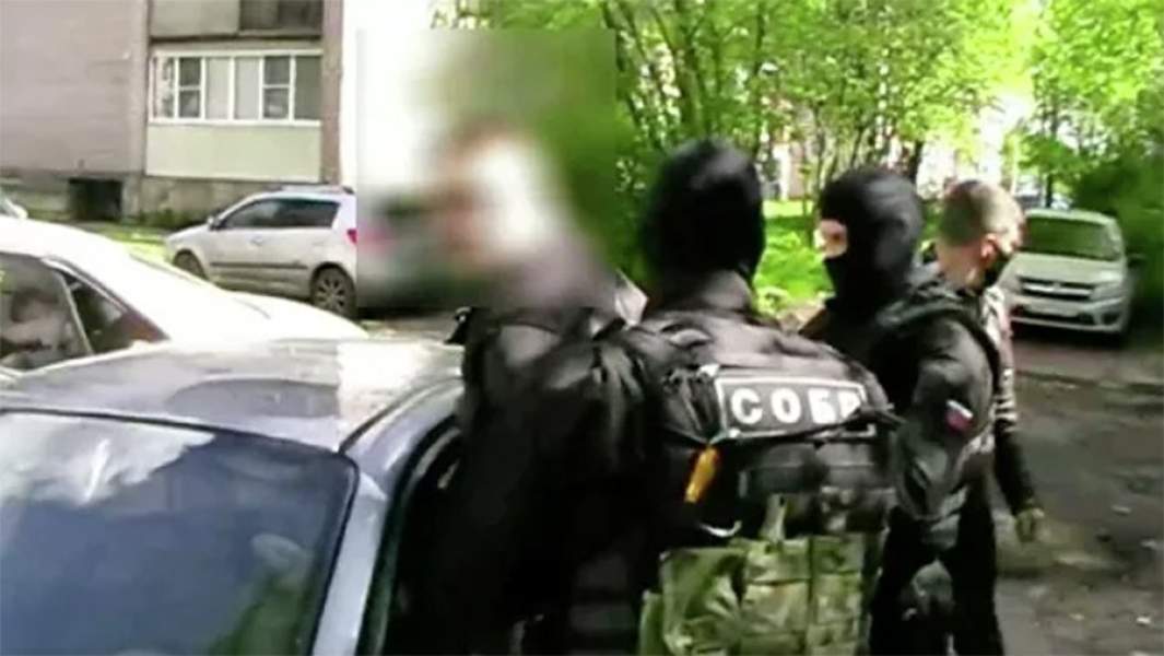 Момент задержания участников Кировской ячейки запрещенного «Союза Славянских Сил Руси»